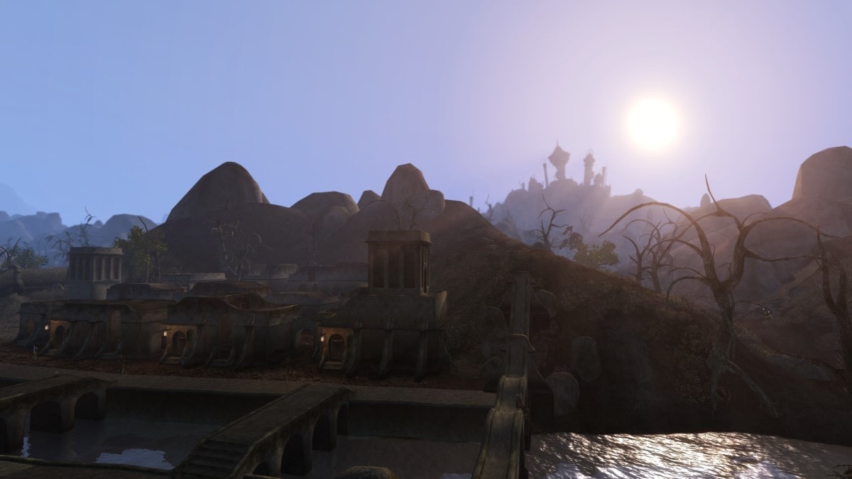 Balmora with the Dwemer ruins of Arkngthand in the background